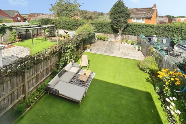 5, Hill Close, Kidderminster photo 2