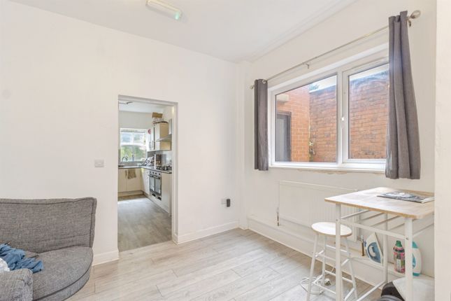 16, Ashleigh Road, Leicester photo 2