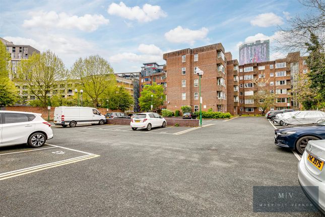 Flat for sale in Dingwall Road, Croydon