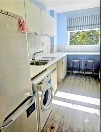 Flat 10, Pine Tree Lodge, Bromley photo 4
