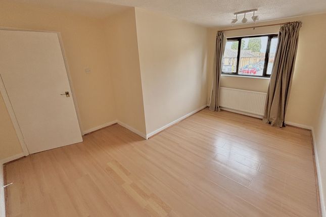 Flat for sale in Stanley Court, Olney