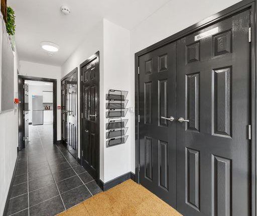 Room 4  5, Sherborne Close, Slough photo 5
