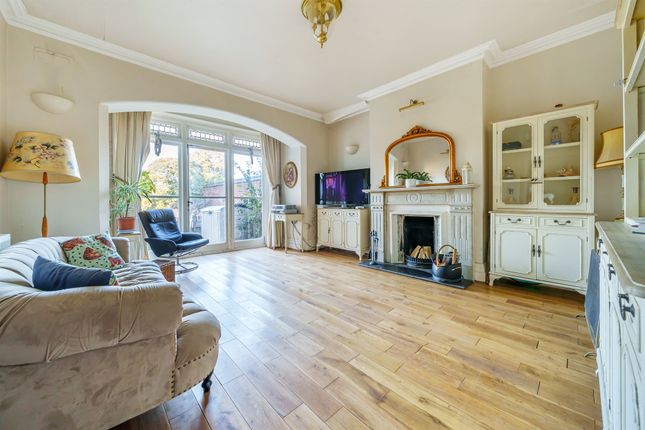 Flat for sale in High Street, Tring