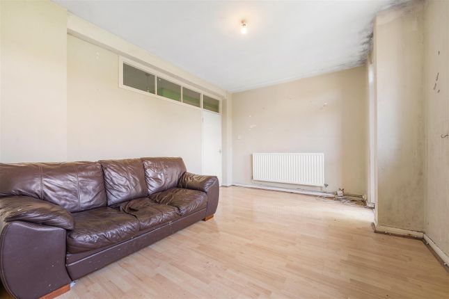 Flat 23, Cedars House, Cedar Tree Grove, London photo 3
