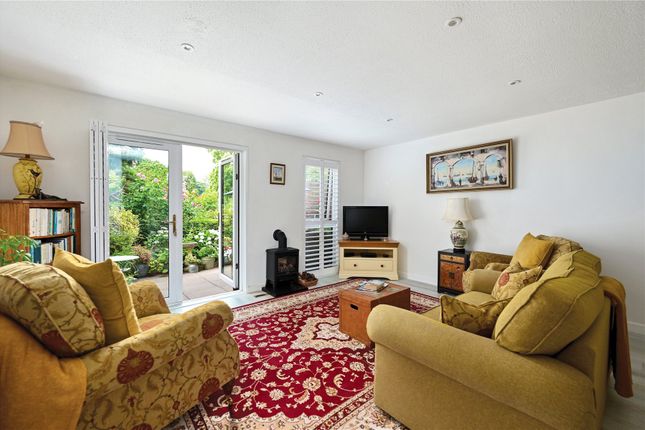 9, Island Close, Surrey photo 2
