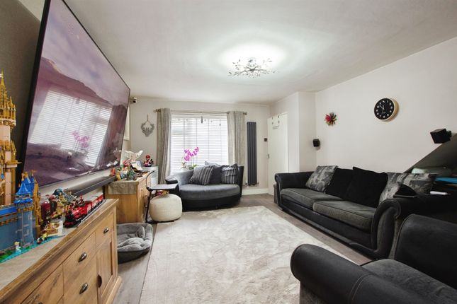 2, Meadow Rise, Nottingham photo 3