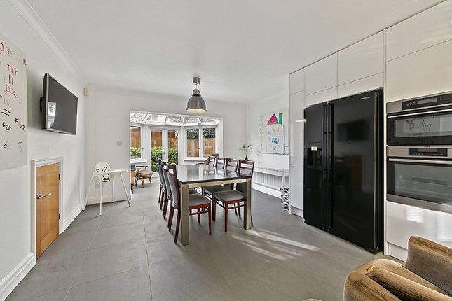 26, Layton Place, Surrey photo 3