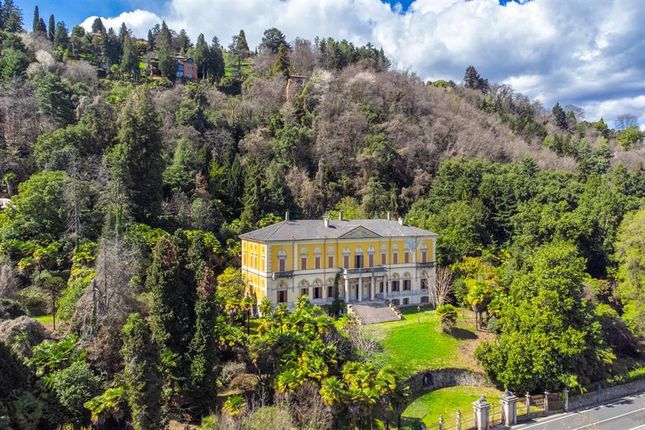 Villa for sale in Meina, Piemonte, 28046, Italy