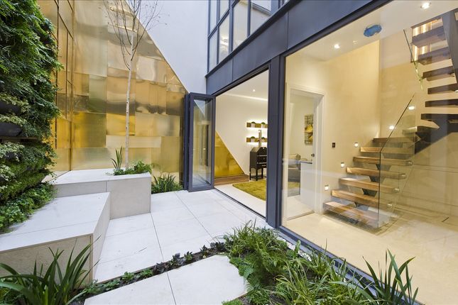 Town house for sale in Townhouse Mews, London