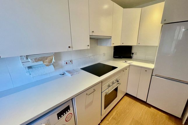 9, Turlow Court, West Yorkshire photo 3