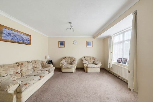 102 Garth Road, Morden photo 2