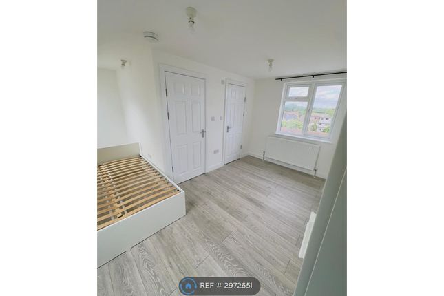 B Staines Road West, Sunbury-On-Thames photo 4