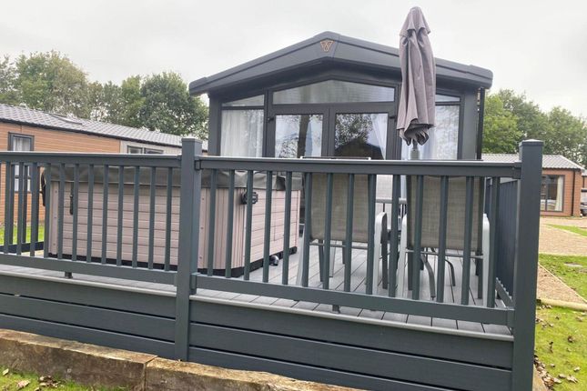 2-bed caravan on Victory Lakewood, Chestnut Drive, Hull, £55,000