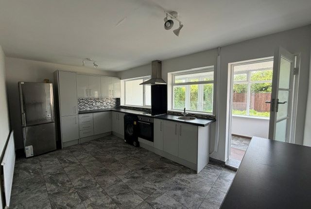 65, Springway Crescent, Grimsby photo 3