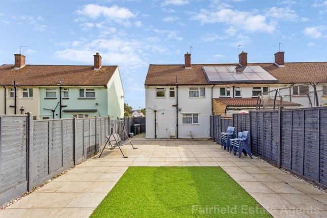 15 Letchworth Close, Watford photo 2