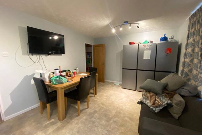 Room 2, 36, Lauradale, Bracknell photo 3