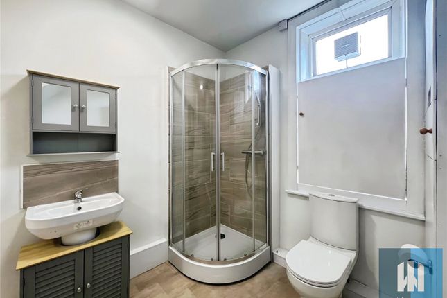6, Royds Avenue, Huddersfield photo 5