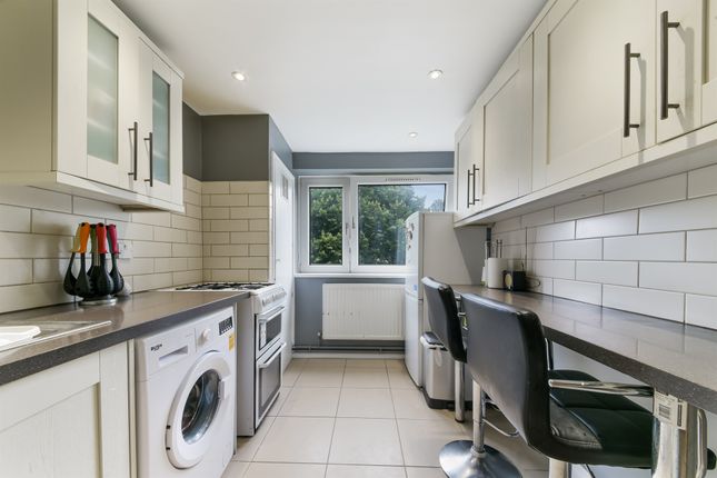 Flat for sale in Norley Vale, London