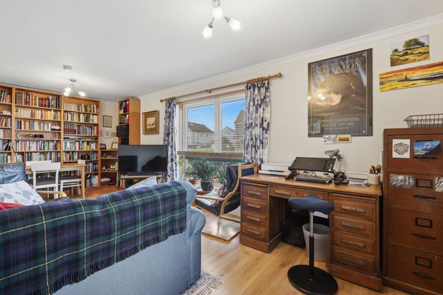 12 Waverley Crescent, Kirkintilloch, Glasgow photo 5