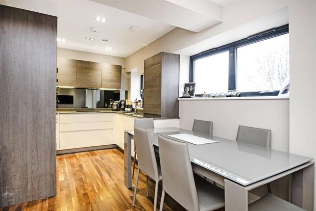 Flat for sale in Madoc Close, London
