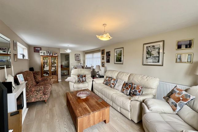 123, Teglan Park, Ammanford photo 3