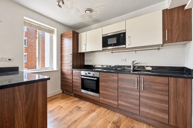 15 Denham House, Park Lodge Avenue, West Drayton photo 3