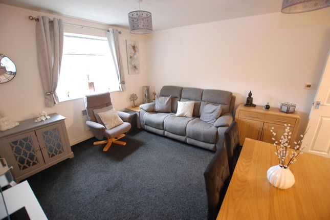 11, Lower Carrs, Greater Manchester photo 2