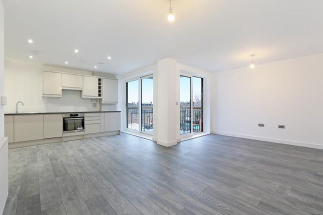 Flat to rent in Flat 1, Waterfall Road, Colliers Wood