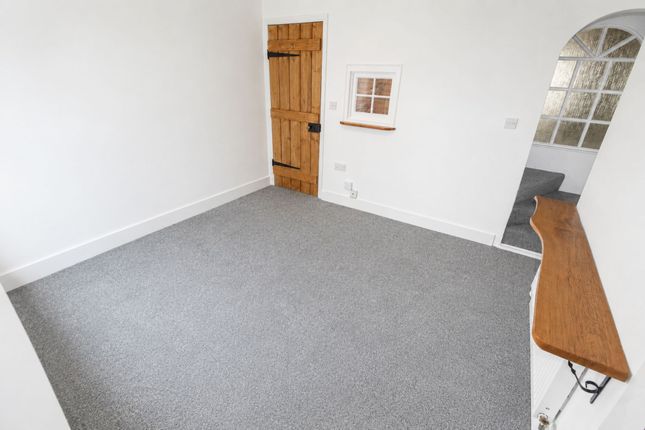 140 Worplesdon Road, Guildford photo 4