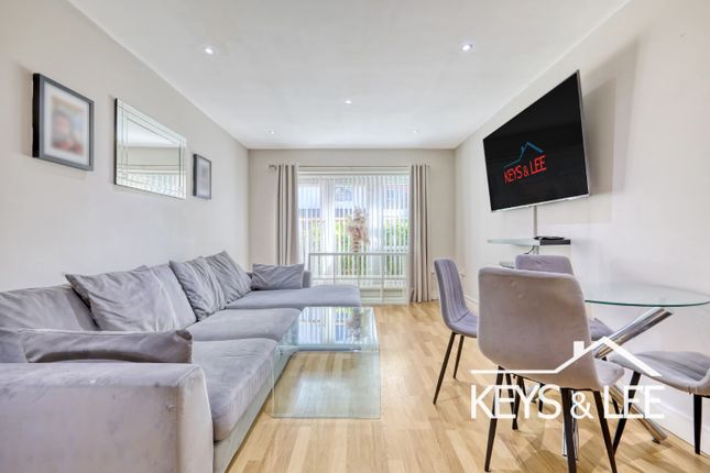Flat 14, Derwent Court, Romford photo 3
