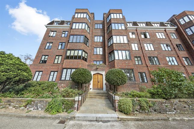 Flat for sale in Girton House, Manor Fields, Putney
