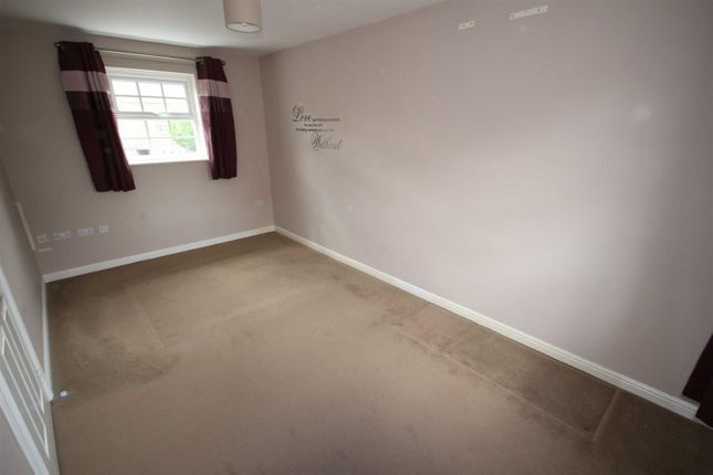 11, Fernacre Road, Swindon photo 4