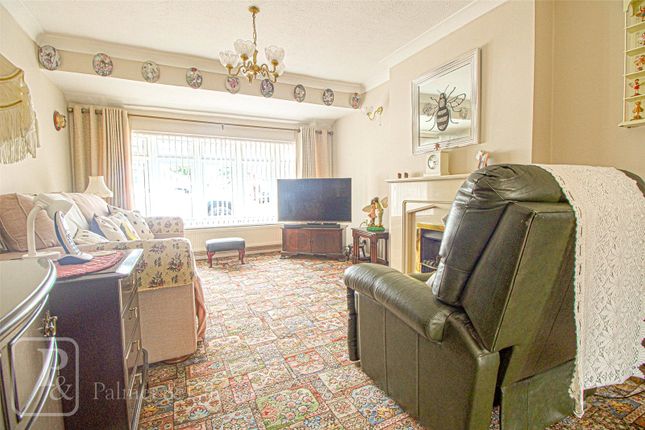 12, Mayfield Close, Essex photo 3