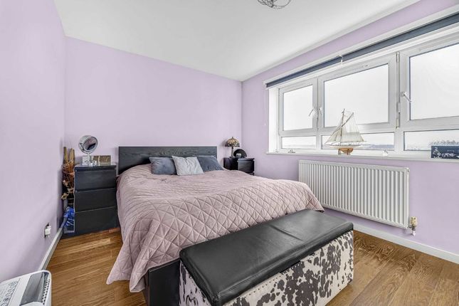 Flat for sale in Barclay Close, Fulham, London