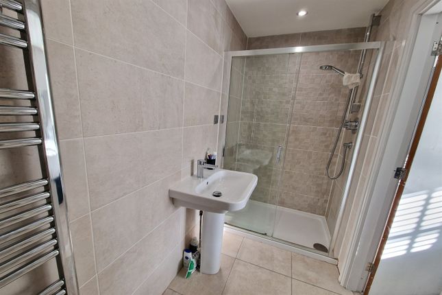 Town house for sale in Baskerville Road, Altrincham