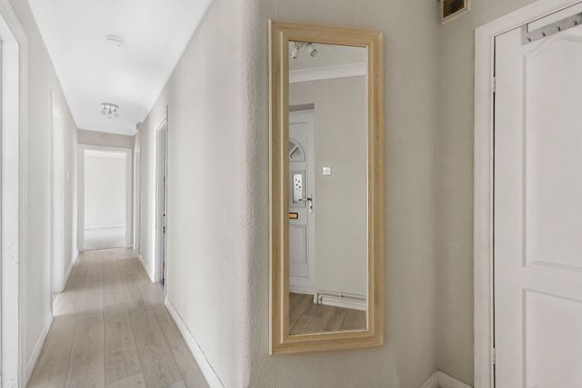 20,, Lambs Close, Cuffley photo 4
