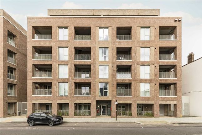 Thumbnail Flat for sale in Artillery Place, London