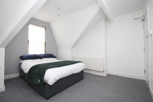 Thumbnail Room to rent in Sandhurst Grove, Leeds