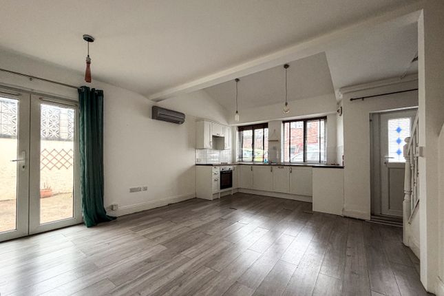 3D South Street, Taunton, Somerset photo 2