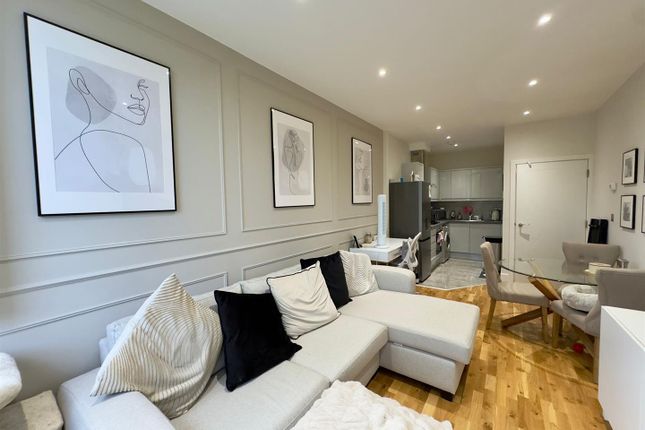 Flat 24, Oak House, Harvest Crescent, Fleet photo 4