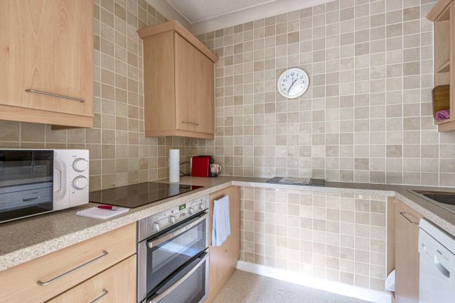 22, West Court, Burpham photo 4