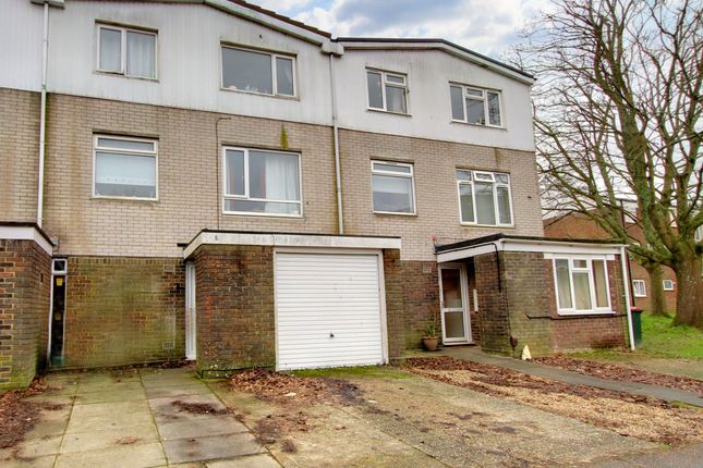Thumbnail Town house to rent in Barley Close, Crawley