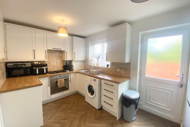 21, St. James Close, Leeds photo 3