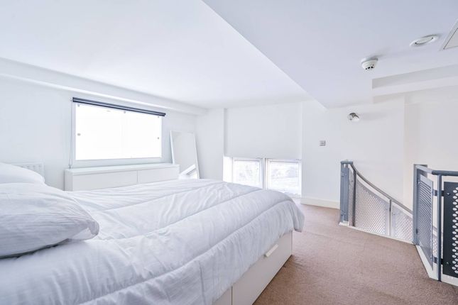 Flat to rent in Cadogan Road, Woolwich, London