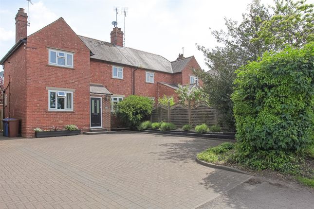 Semi-detached house for sale in Bloxham Road, Banbury