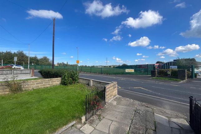 250, Brown Royd Avenue, Huddersfield photo 2
