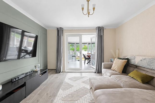 36, Romsey Close, Hockley photo 2