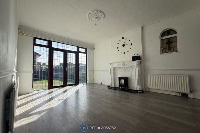 Whalebone Grove, Romford photo 3
