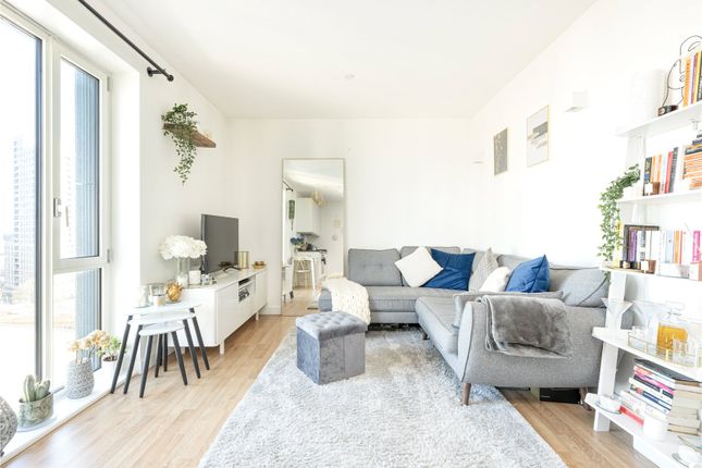 Flat for sale in Mapleton Crescent, Wandsworth, London