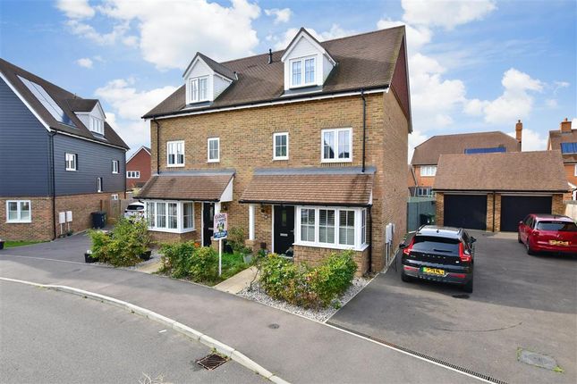 Town house for sale in Reeves Crescent, Horley, Surrey